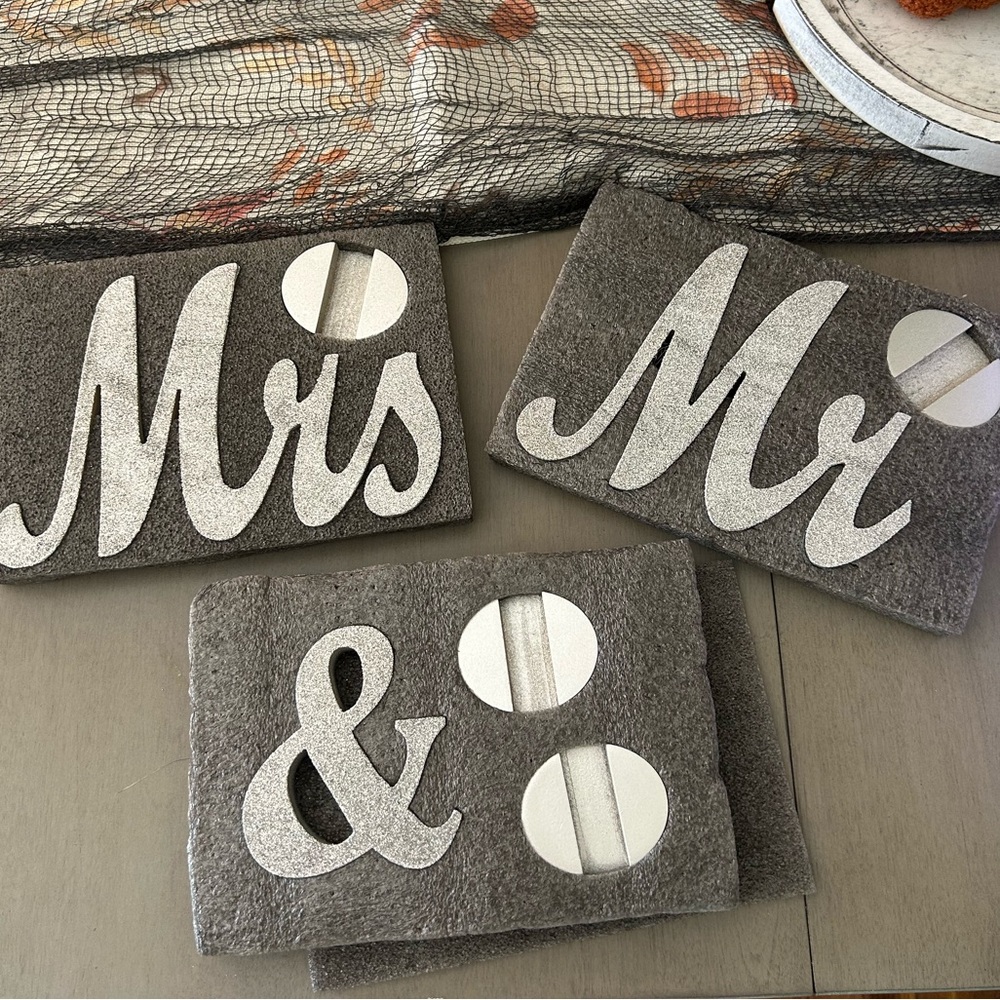 Mr and Mrs table topper